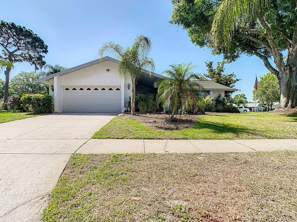 1001 Redbud Cir, Plant City FL  33563-8876 exterior