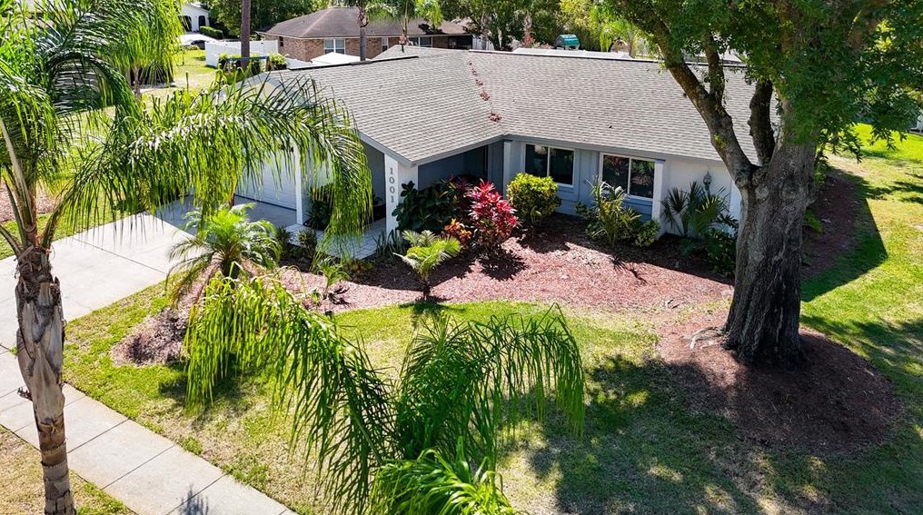 1001 Redbud Cir, Plant City FL  33563-8876 exterior