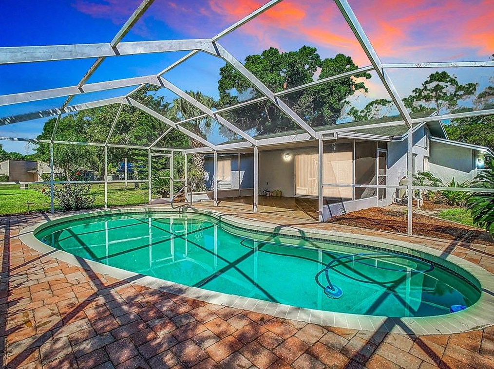 1001 Redbud Cir, Plant City FL  33563-8876 exterior