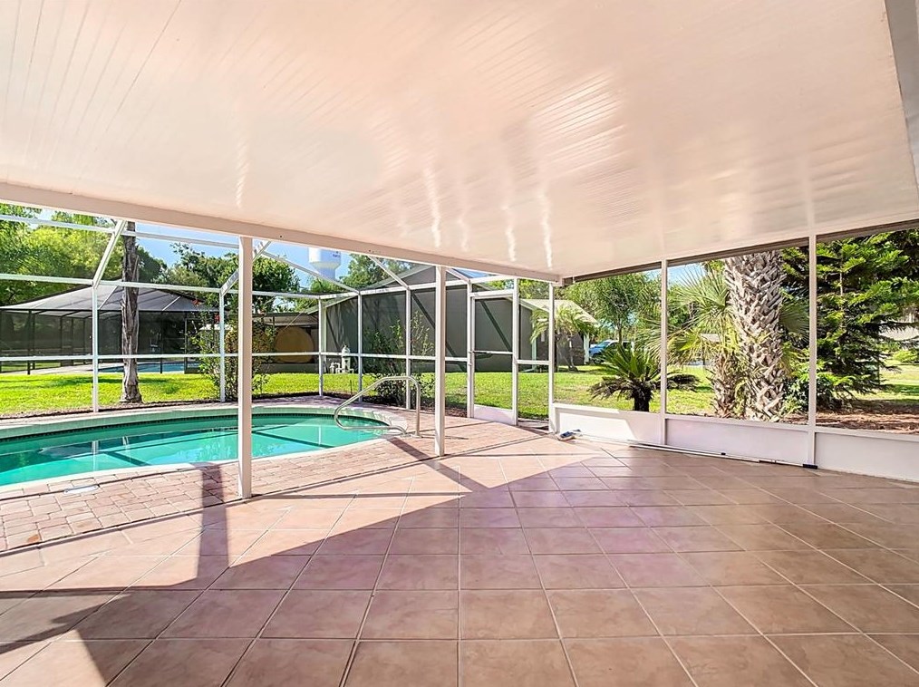 1001 Redbud Cir, Plant City FL  33563-8876 exterior