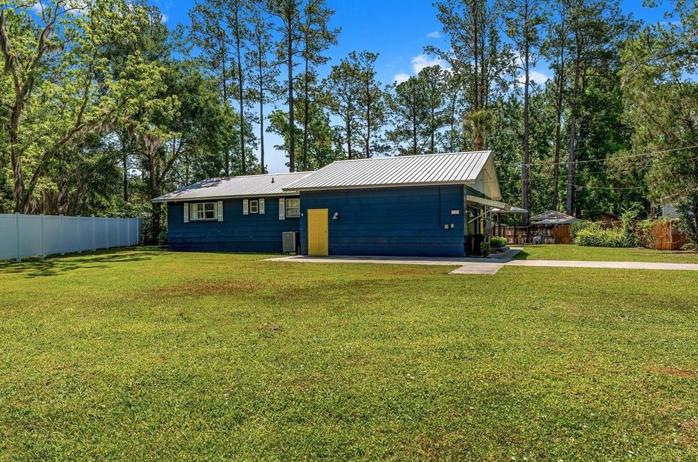 106 Marina Ln, Satsuma, FL 32189-2254