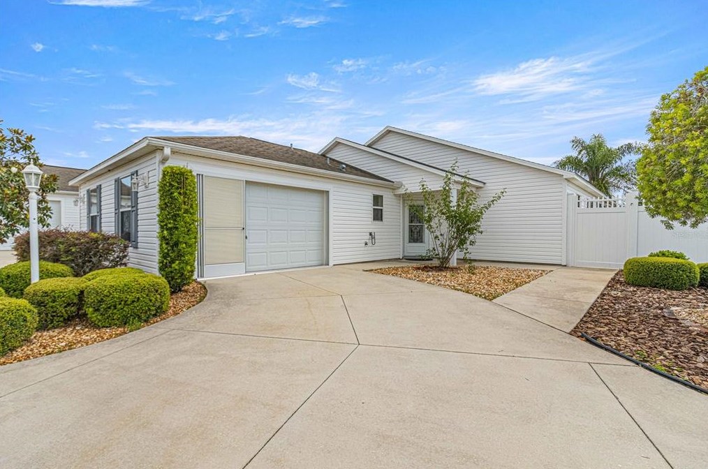 851 Eldra Loop, Lady Lake, FL 32162-2427