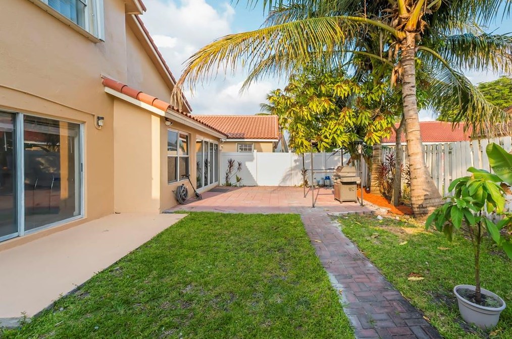 18312 7 St, Hollywood FL 33029-3684 exterior