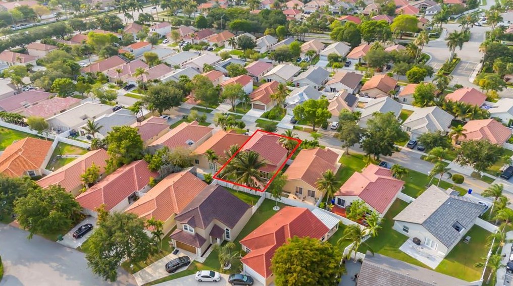 18312 7 St, Hollywood FL 33029-3684 exterior