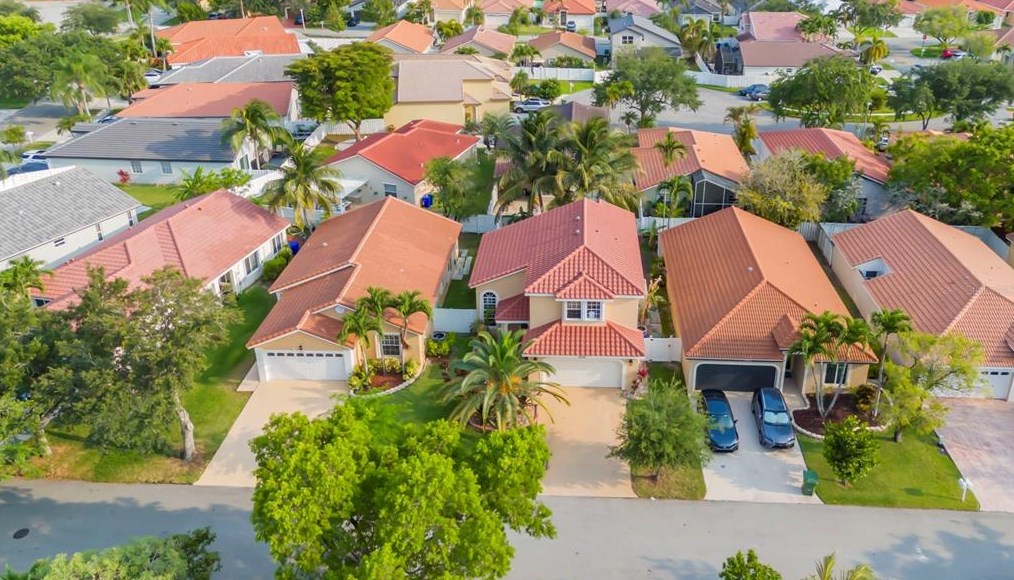 18312 7 St, Hollywood FL 33029-3684 exterior