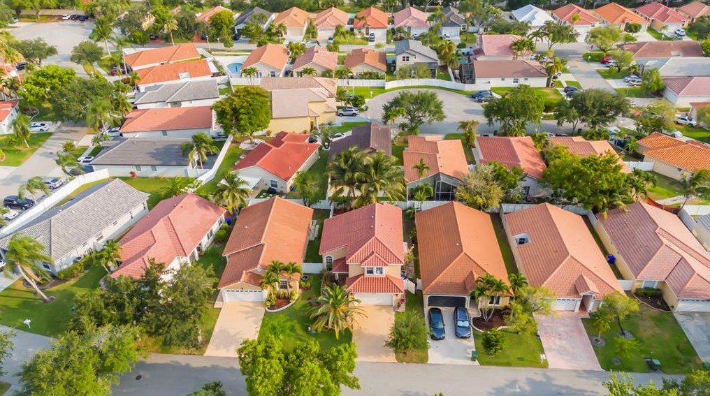 18312 7 St, Hollywood FL 33029-3684 exterior