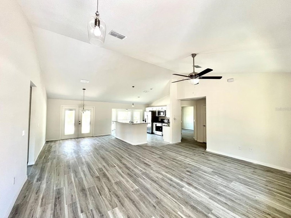 28 Bay Terrace Way, Ocklawaha, FL 32179