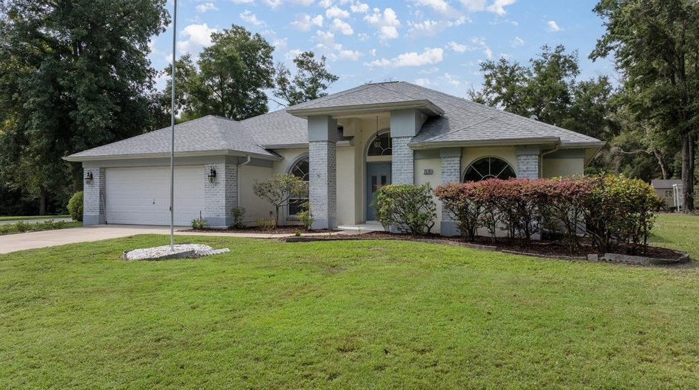 2570 W Fairfax Ct, Lecanto, FL 34461