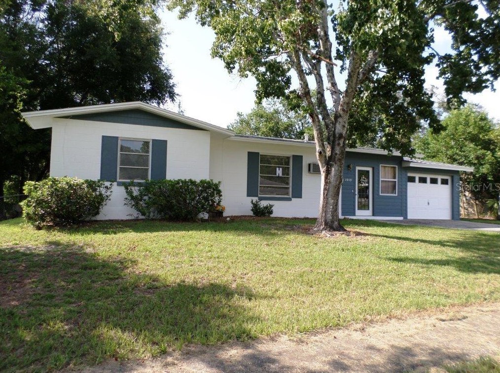 1919 W Freeman Pl, Dunnellon, FL 34434