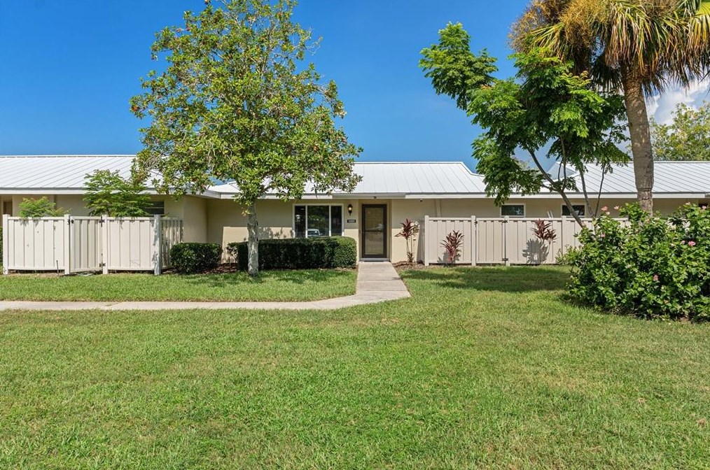 11223 Bayshore Dr, Crystal River, FL 34429-5245
