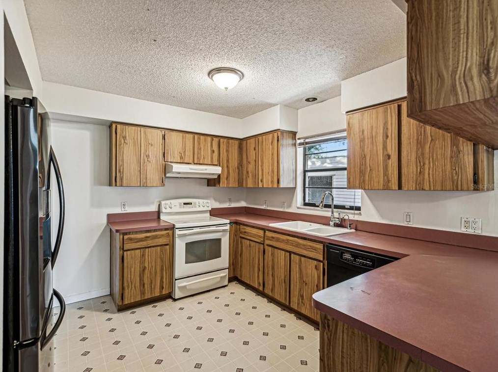 5110 Roanoke Dr, Tarpon Springs, FL 34690