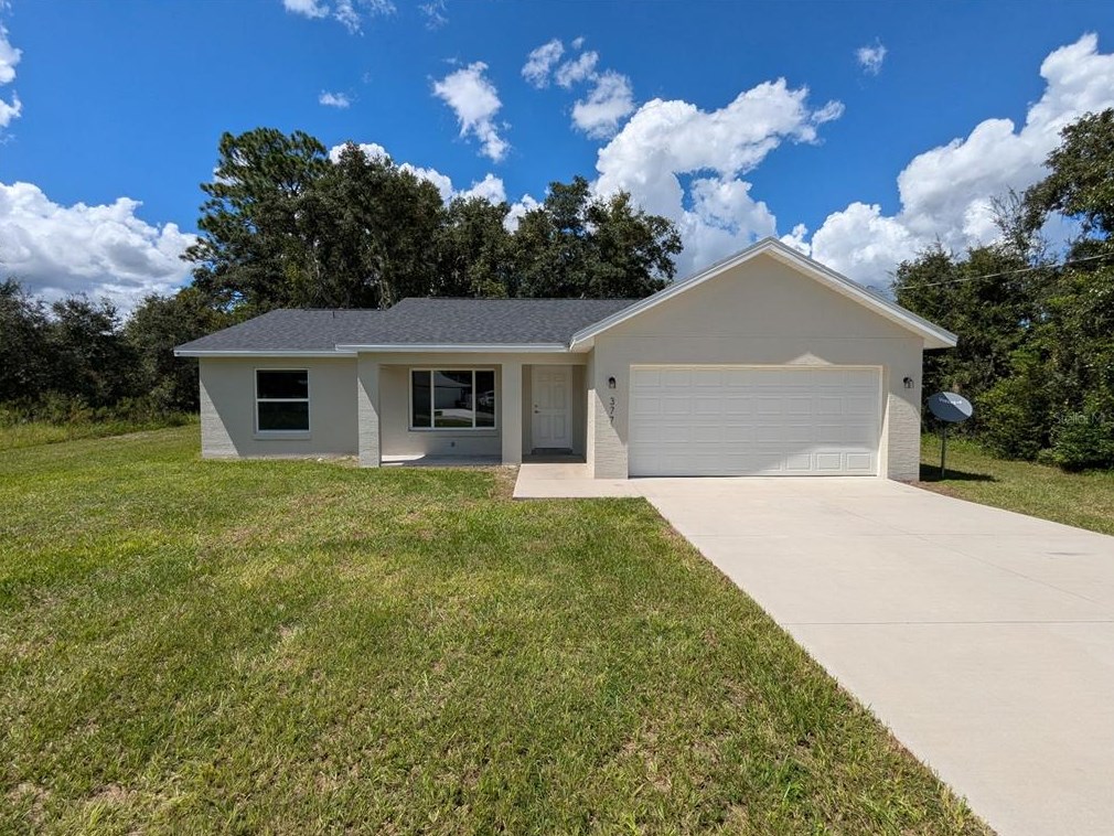 377 Malauka Loop, Ocklawaha, FL 32179