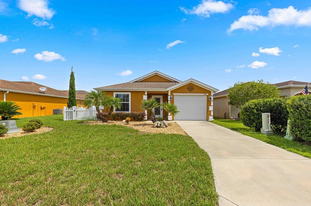 12388 Ne 48th Cir, Oxford, FL 34484