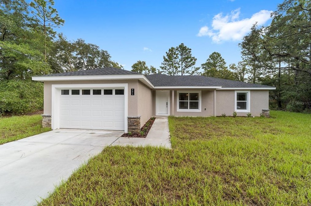 8673 N Paradisea Dr, Dunnellon, FL 34433