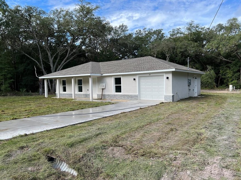 20 Fisher Ln Ct, Ocklawaha, FL 32179