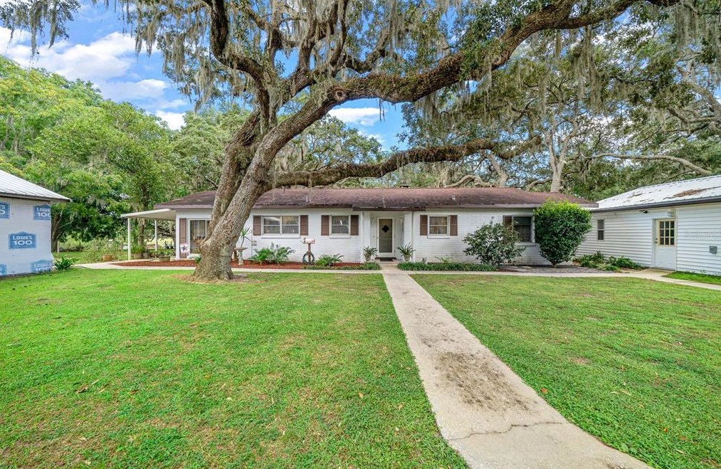 18027 Se 90th St, Ocklawaha, FL 32179