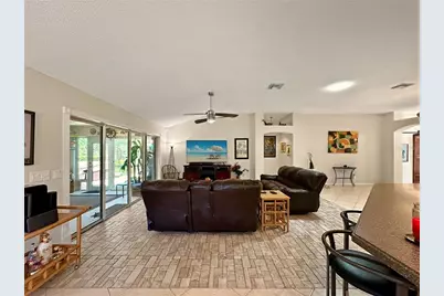 867 Castleberry Circle, The Villages, FL 32162 - Photo 6