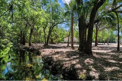 1051 N Citrus Avenue, Crystal River, FL 34428 - Photo 2