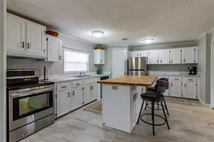 25836 Manhattan Ln, Astor, FL 32102 - Photo 18