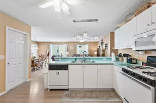 2863 Barboza Dr, The Villages, FL 32162 - Photo 14