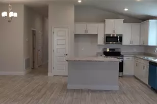 13175 Gulf Bay Ln, Spring Hill, FL 34609 - Photo 4