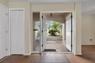 522 SE Paradise Point Rd, Crystal River, FL 34429 - Photo 10