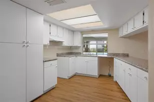 522 SE Paradise Point Rd, Crystal River, FL 34429 - Photo 16