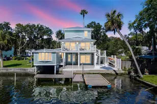 202 NE 2nd Ave, Crystal River, FL 34429 - Photo 2