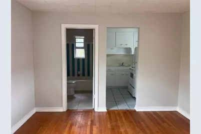 301 24th Avenue N #B, Saint Petersburg, FL 33704 - Photo 4