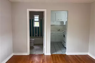 301 24th Ave N, Saint Petersburg, FL 33704 - Photo 4