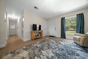 606 Wilson St, Wildwood, FL 34785 - Photo 10