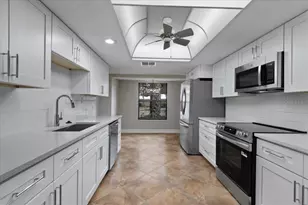 11310 W Bayshore Dr, Crystal River, FL 34429 - Photo 14