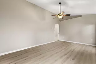 4105 Mendenwood Ln, Orlando, FL 32826 - Photo 8