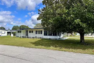 37925 Date Palm Dr, Zephyrhills, FL 33542 - Photo 2