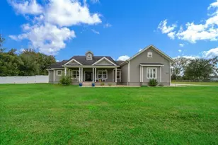 4390 SE 117th Pl, Belleview, FL 34420 - Photo 2