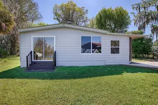 426 NW 5th Rd, Lake Panasoffkee, FL 33538 - Photo 2