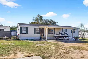 6766 NE 1st Pl, Ocala, FL 34470 - Photo 2