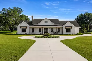 10561 NE 104th Cir, Oxford, FL 34484 - Photo 1