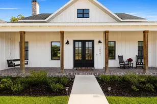 10561 NE 104th Cir, Oxford, FL 34484 - Photo 2