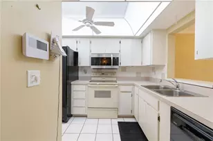 6999 W Country Club Dr N, Sarasota, FL 34243 - Photo 6