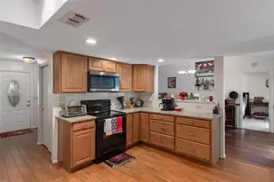 8095 Philatelic Dr, Spring Hill, FL 34606 - Photo 14