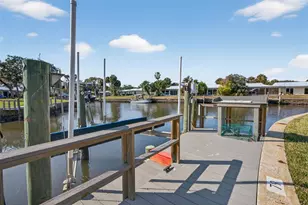 11243 W Bayshore Dr, Crystal River, FL 34429 - Photo 2