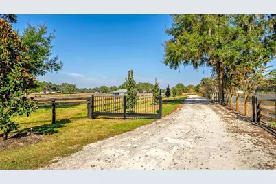 15305 NW 112th Place Road, Morriston, FL 32668 - Photo 2