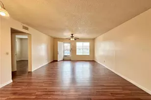 343 E Rosewood Ln, Tavares, FL 32778 - Photo 4