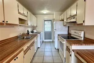 343 E Rosewood Ln, Tavares, FL 32778 - Photo 6