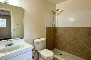 343 E Rosewood Ln, Tavares, FL 32778 - Photo 8