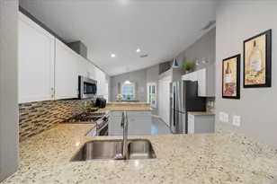 11938 W Blue Bayou Ct, Crystal River, FL 34429 - Photo 10