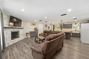 903 NE 17th Ct, Ocala, FL 34470 - Photo 2