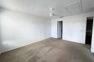 21204 Sandalwood Dr, Wildwood, FL 34785 - Photo 8