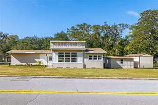 910 NE 11th Ave, Ocala, FL 34470 - Photo 1